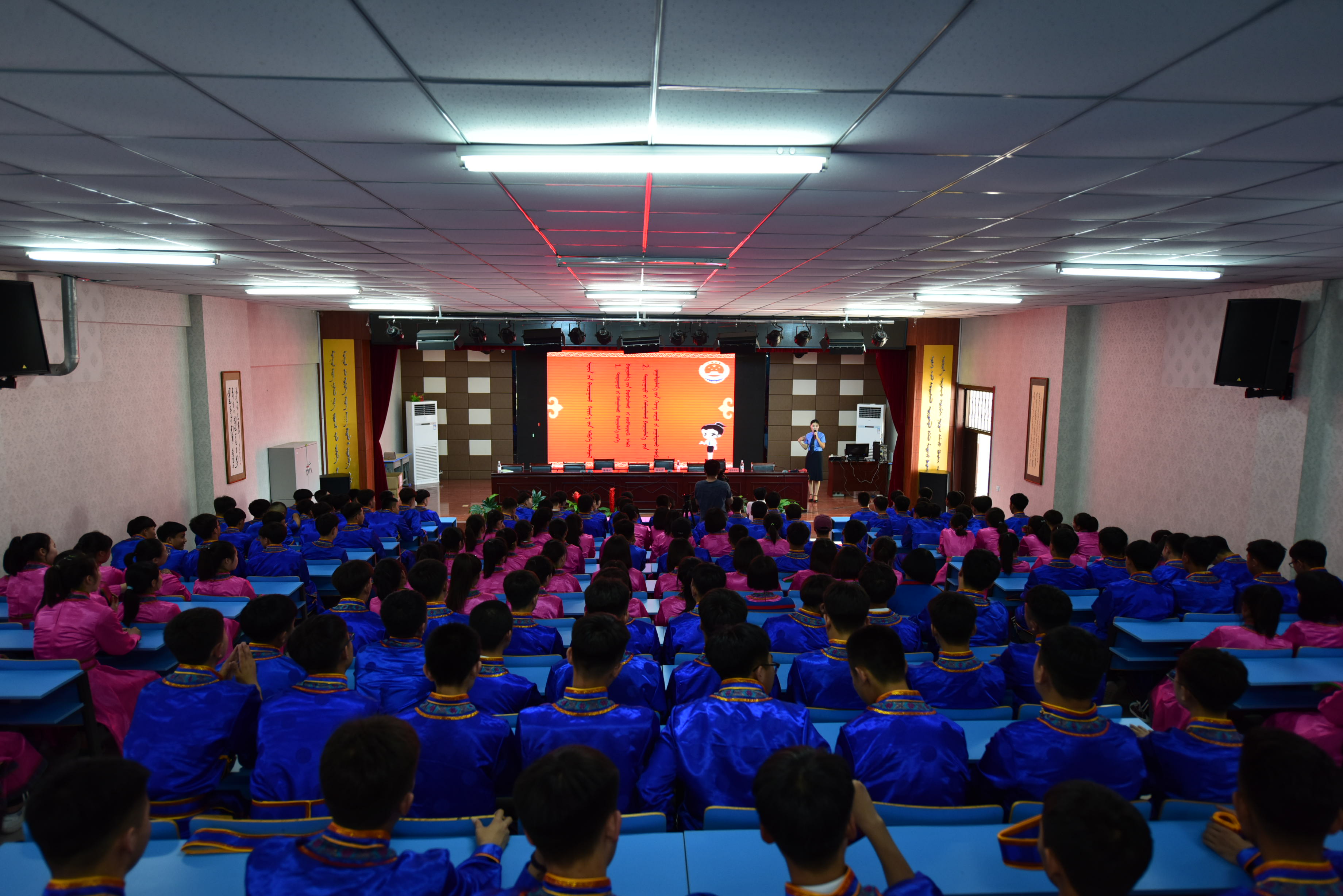 青春道路与法同行科左中旗检察院送法进校园再次走进蒙古族中学