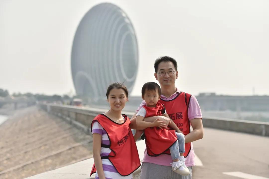 百般纠结之后  他作了一个决定……  第三个中国医师节到来